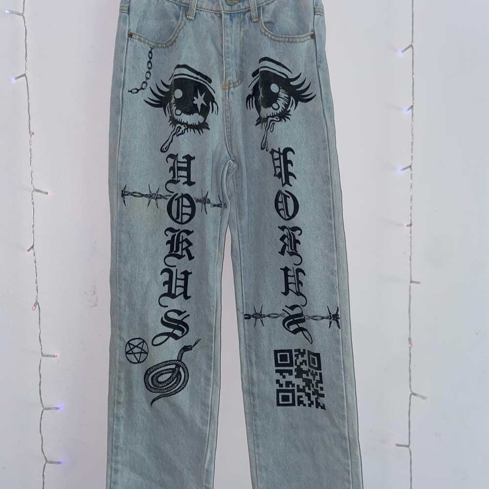 Disturbia Hocus-Pocus Mom Jean